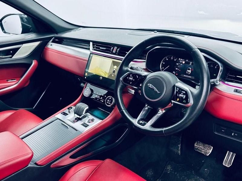 Second-hand Jaguar F-Pace R-Dynamic 204 CP (150 kW) 2022 Negru SUV