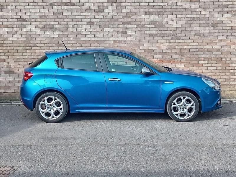 Used Alfa Romeo Giulietta 120 HP (88 kW) 2019 Blue Hatchback