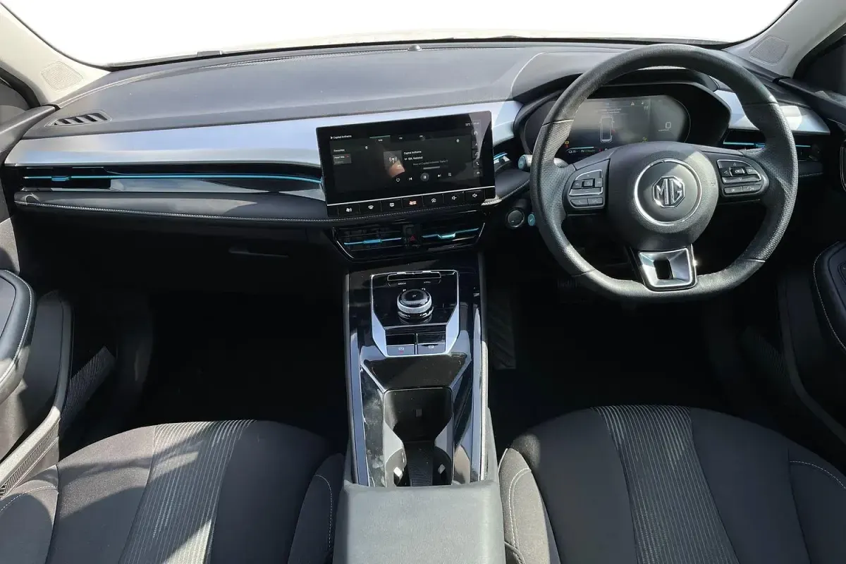 Used MG MG5 EV SE 114 kW (156 HP) 2022 White Estate