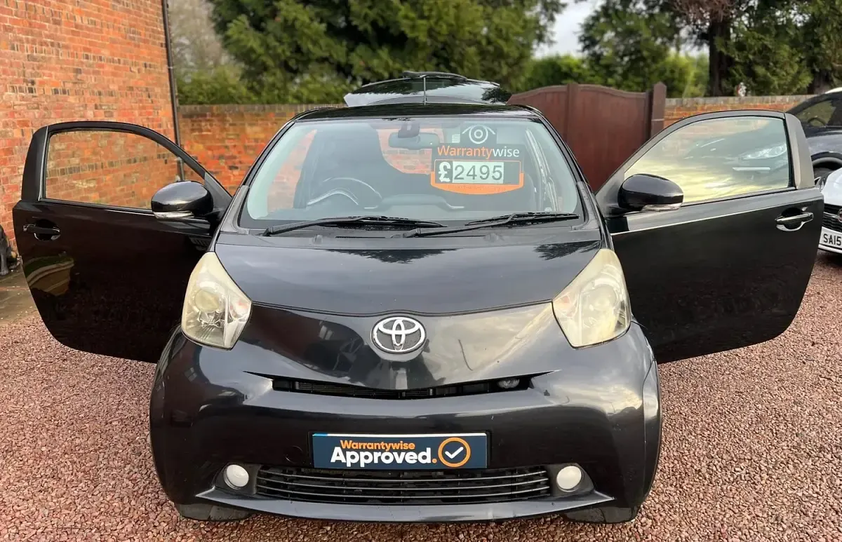 Used Toyota iQ 68 HP (50 kW) 2009 Black Hatchback
