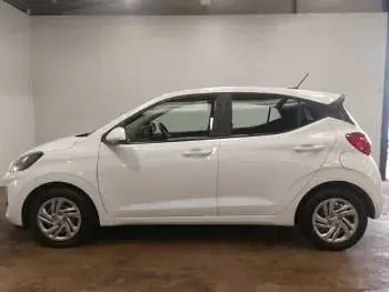 Used Hyundai i10 SE 67 HP (49 kW) 2023 White Hatchback