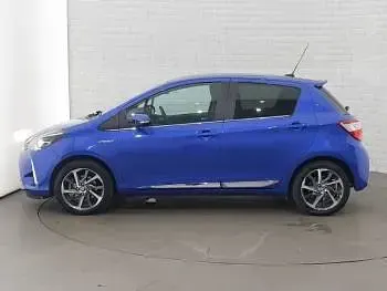 Used Toyota Yaris Hybrid 100 HP (73 kW) 2017 Blue Hatchback