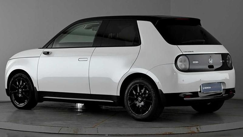 Used Honda e Advance 113 kW (154 HP) 2022 Pearl platinum white Hatchback