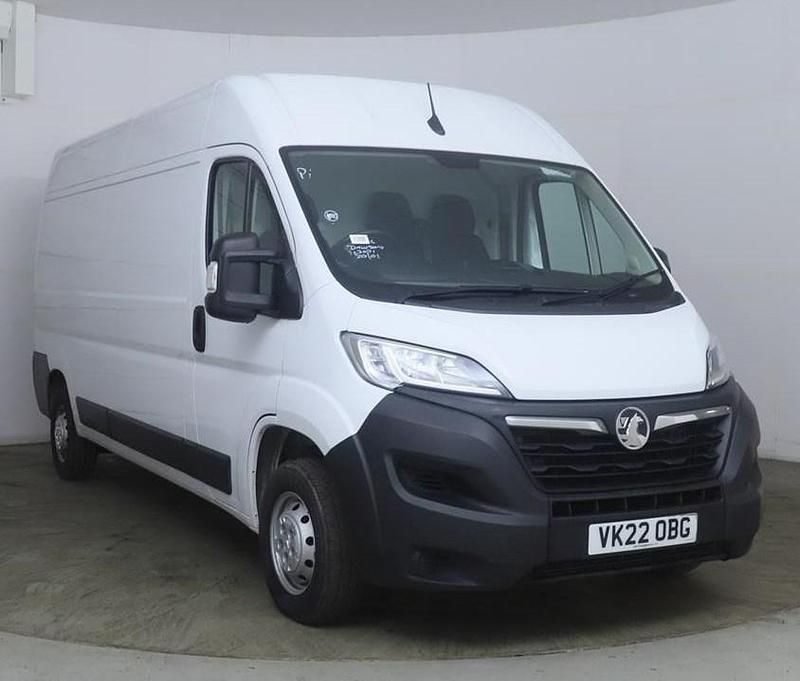 Used Vauxhall Movano Edition 140 HP (102 kW) 2022 White MPV