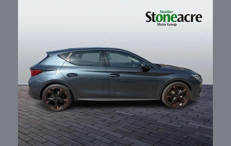 Usado Cupra Leon 147 CV (108 kW) 2024 Gris Utilitario