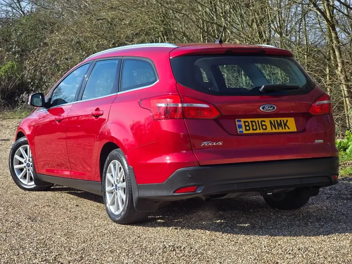 Używany Ford Focus Titanium 125 KM (91 kW) 2016 Czerwony Kombi