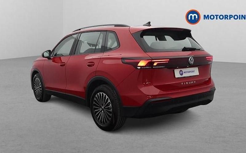Used VW Tiguan Life 150 HP (110 kW) 2024 Red SUV