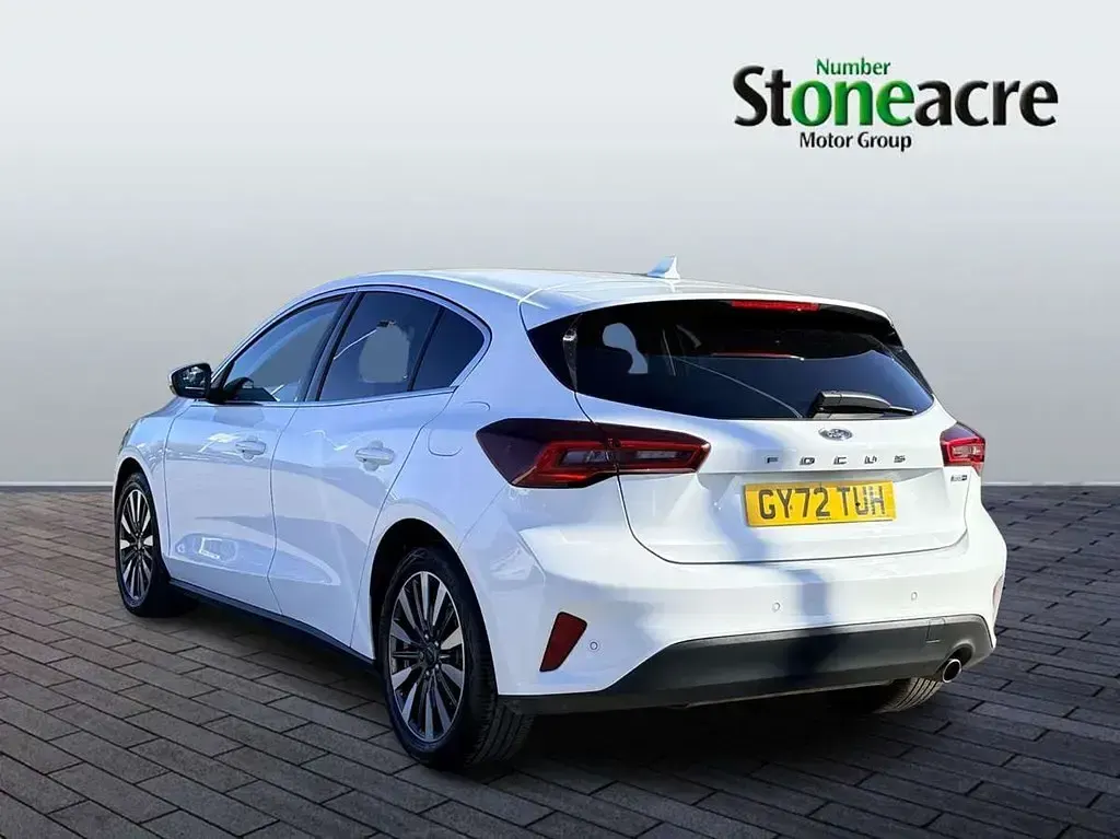 Used Ford Focus Titanium 155 HP (114 kW) 2022 White Hatchback