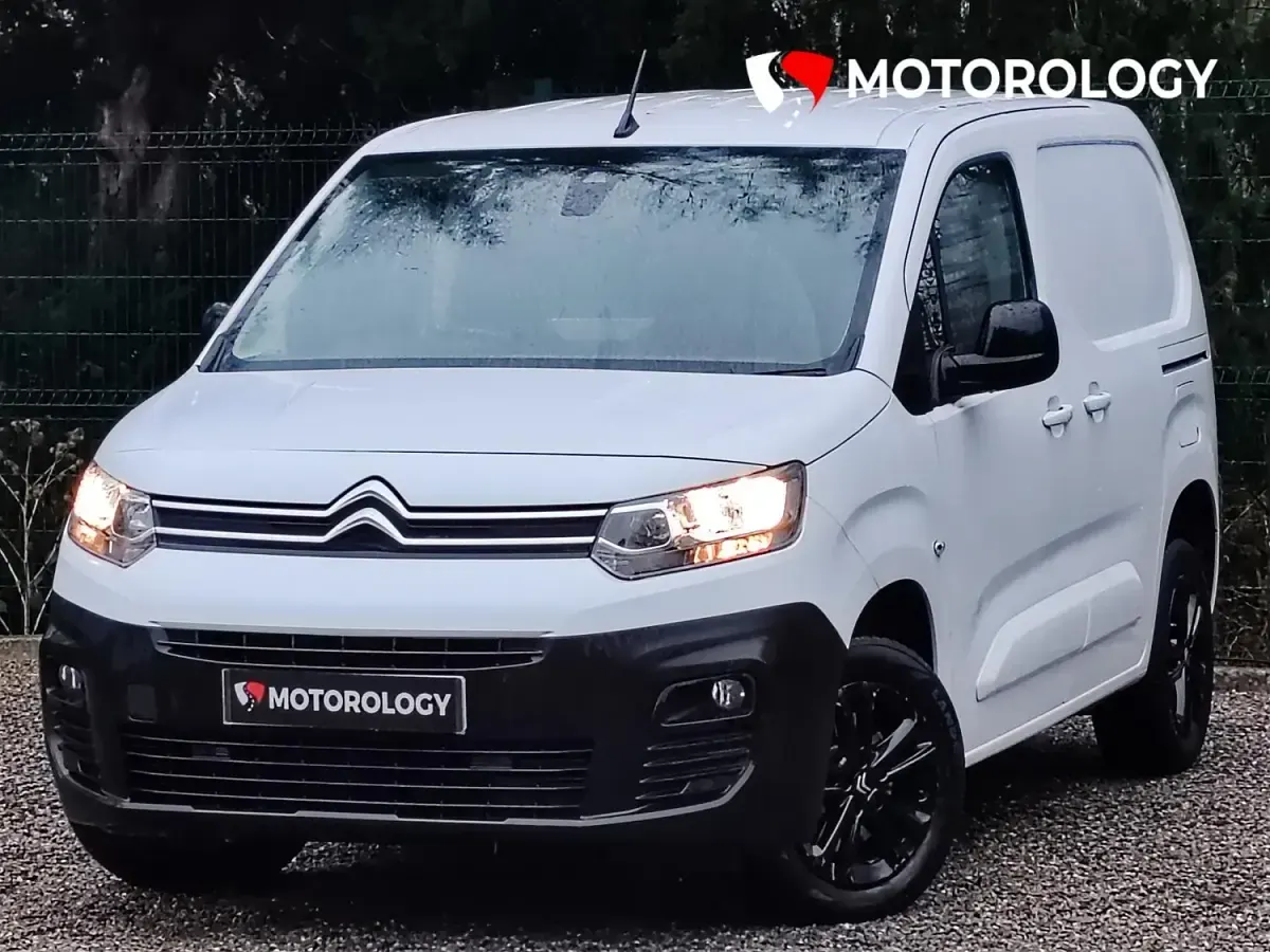Używany Citroën Berlingo 100 KM (73 kW) 2023 Biały Minivan