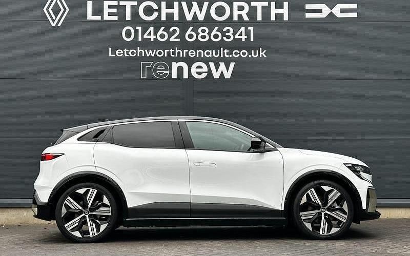 Begagnad Renault Megane E-Tech Iconic 160 kW (218 HK) 2025 Halvkombi