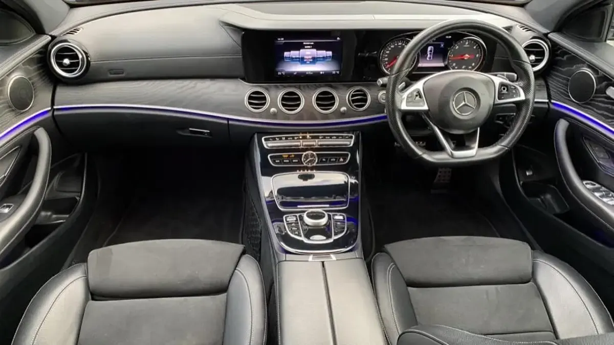 Begagnad Mercedes E220 AMG line 191 HK (140 kW) 2017 Blå Sedan