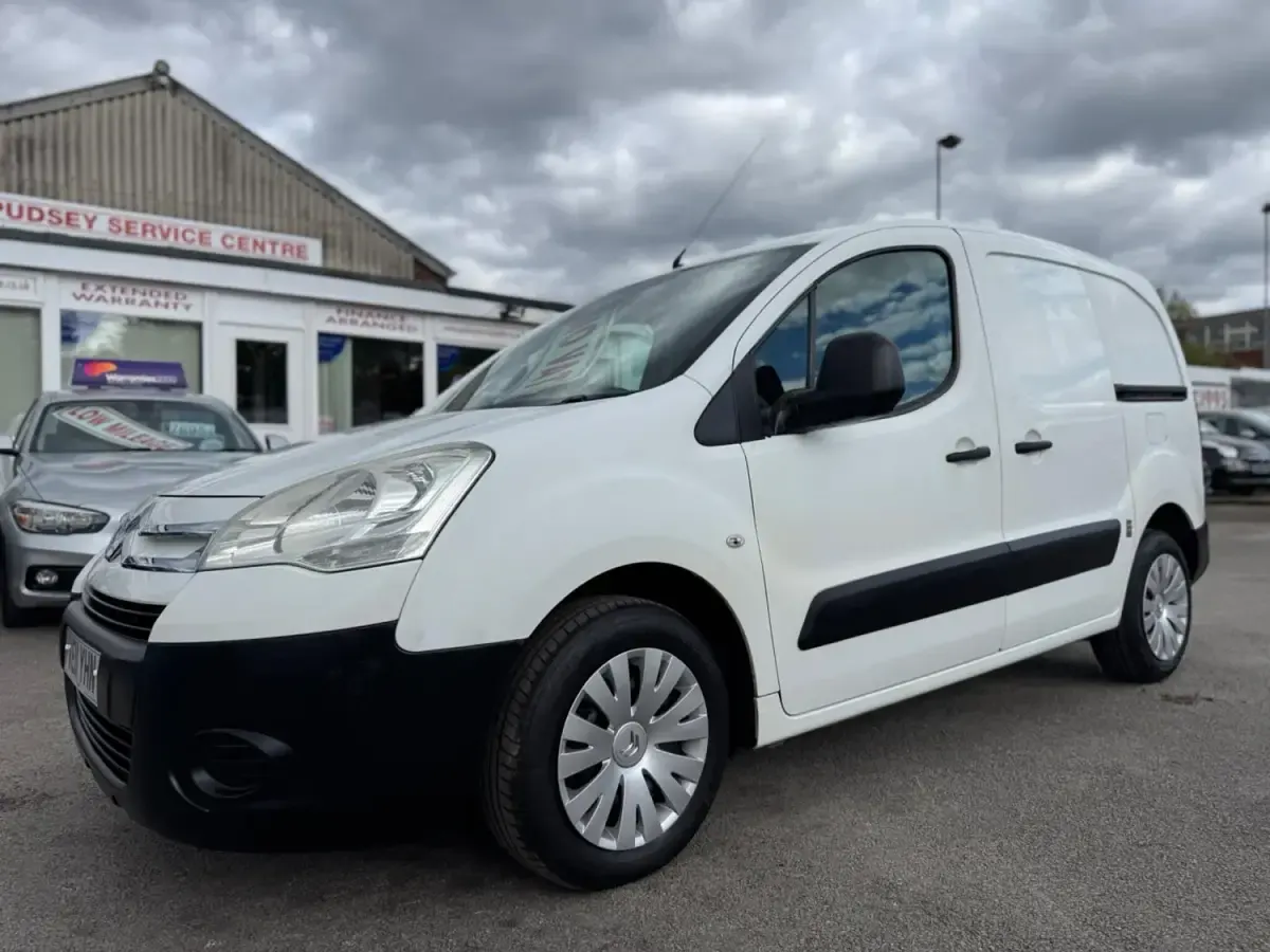 Second-hand Citroën Berlingo 75 CP (55 kW) 2011 Alb Monovolum