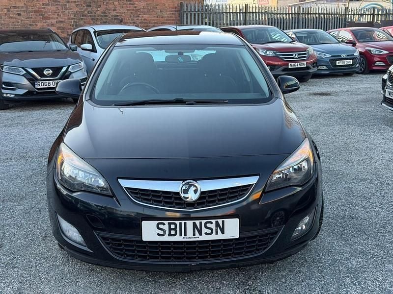 Used Vauxhall Astra SRi 115 HP (84 kW) 2011 Black Hatchback