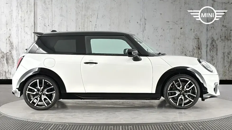 Used Mini Cooper S Hatch 201 HP (147 kW) 2025 White Hatchback