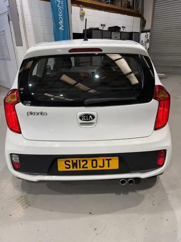 Used Kia Picanto 68 HP (50 kW) 2012 White Hatchback