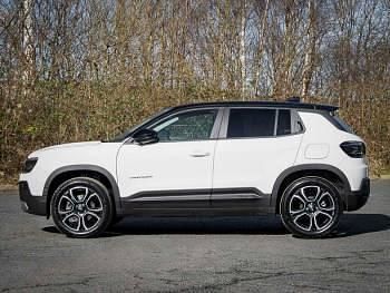 New Jeep Avenger Summit 100 HP (73 kW) 2025 Bicolour solid  snow white with volcano roof SUV