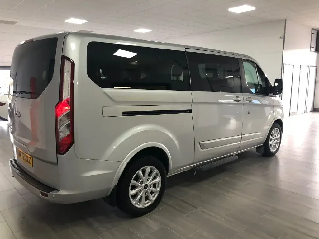 Used Ford Tourneo Custom Titanium 130 HP (95 kW) 2022 Silver Van