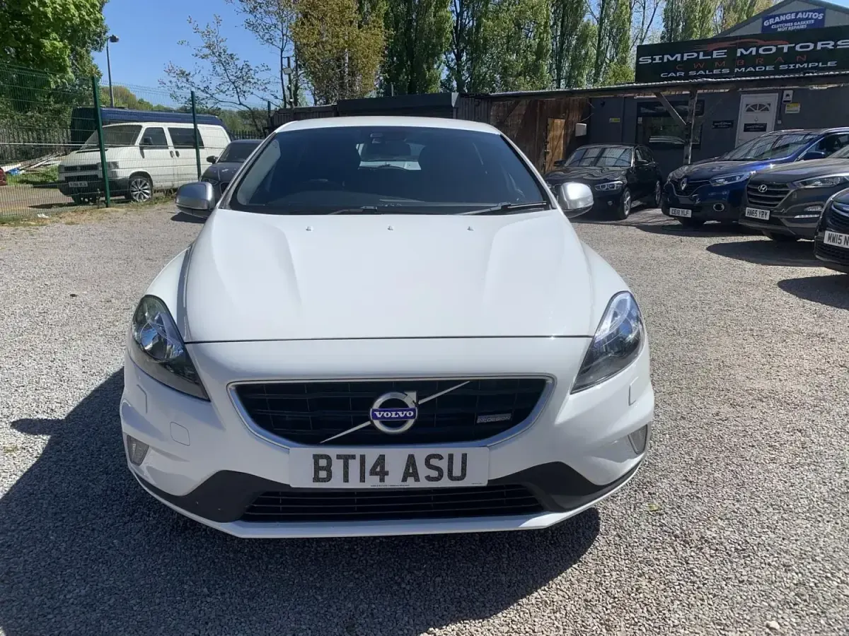 Usado Volvo V40 R-Design 150 HP (110 kW) 2014 Branco Citadino