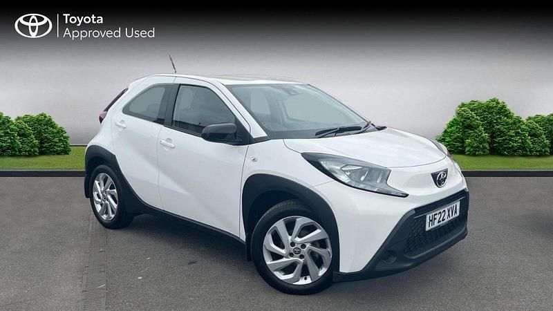 White Used 2022 Toyota Aygo PURE Hatchback | £11,480 (Fair price) - Image 1/4