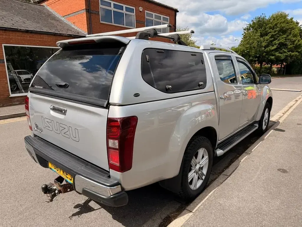Used Isuzu D-Max 2017 Silver Pickup