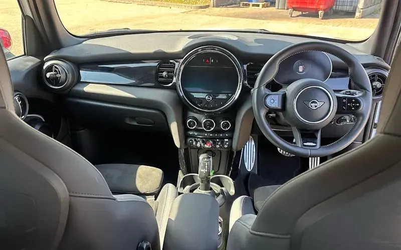 Usado Mini Cooper Sport 136 CV (100 kW) 2022 Blanco Utilitario