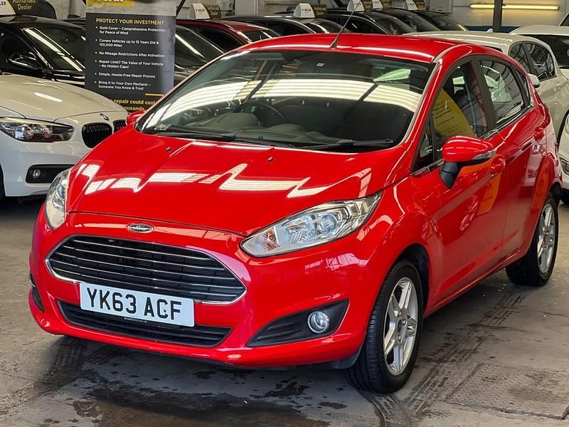 Used Ford Fiesta Zetec 125 HP (91 kW) 2013 Red Hatchback