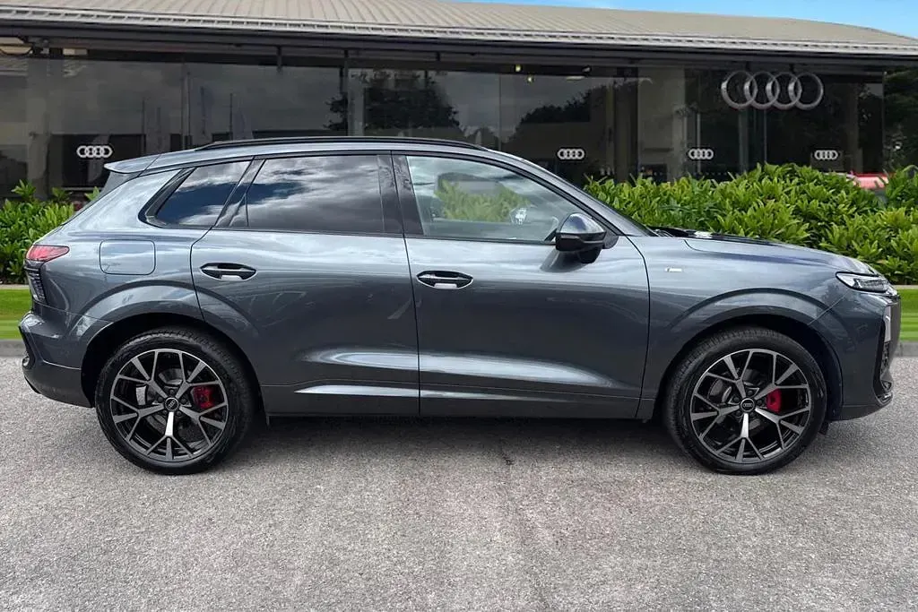 Used Audi Q3 Advanced 150 HP (110 kW) 2026 Grey SUV