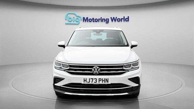 Usado VW Tiguan Elegance 245 HP (180 kW) 2023 Branco SUV