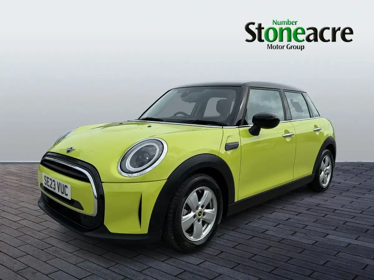 Used Mini Cooper Classic 134 HP (98 kW) 2023 Yellow Hatchback