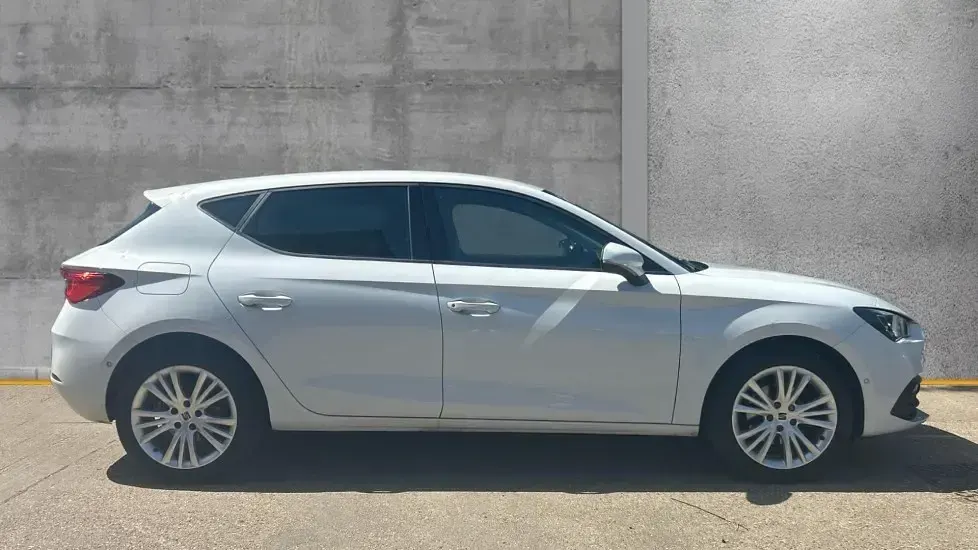 Used Seat Leon SE Dynamic 130 HP (95 kW) 2021 White
