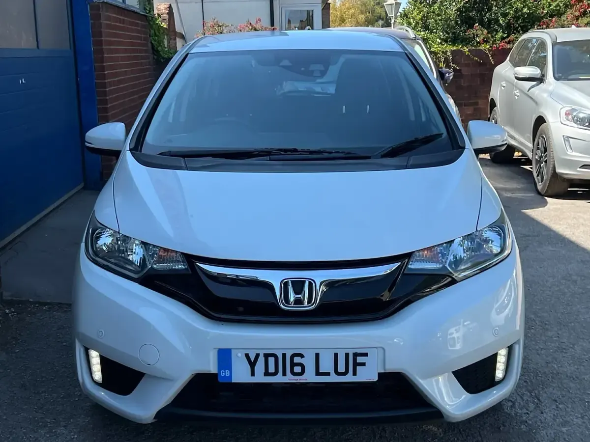 Used Honda Jazz SE 102 HP (75 kW) 2016 White Hatchback
