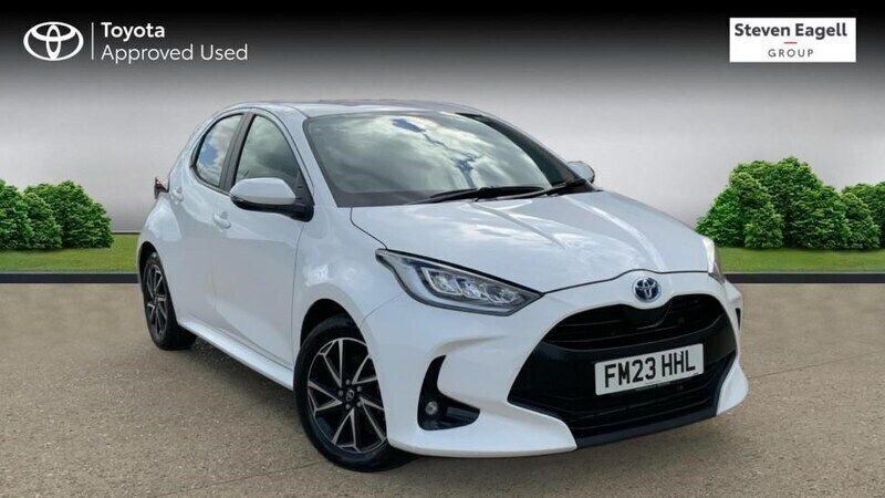 White Used 2023 Toyota Yaris Hybrid Design Hatchback | £17,803 (Fair price) - Image 1/4
