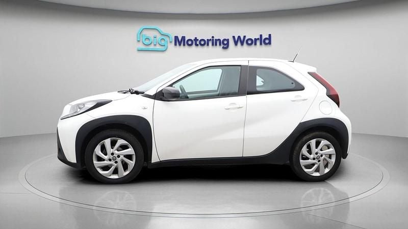 Used Toyota Aygo X PURE 72 HP (52 kW) 2023 White SUV