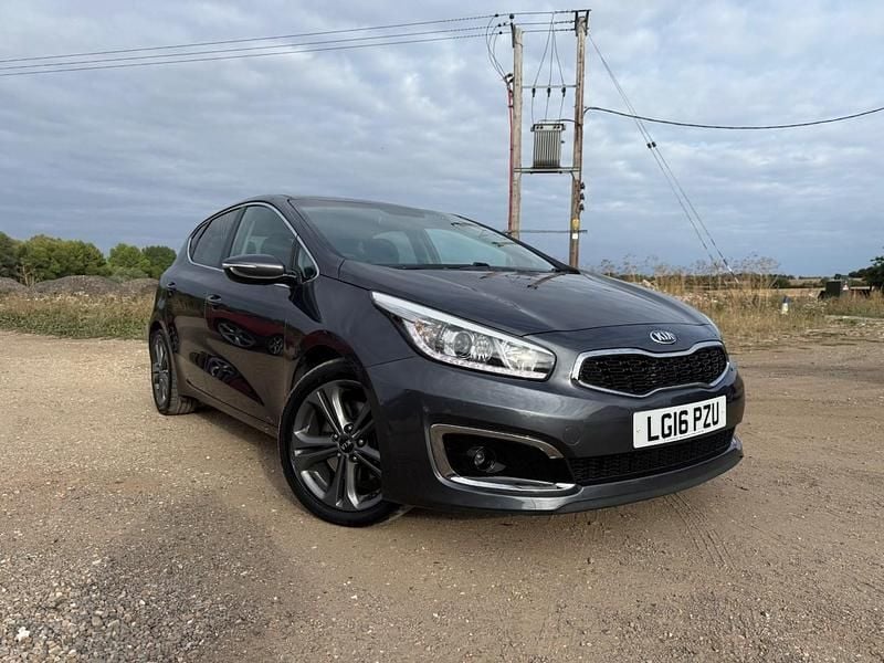 Silver Used 2016 Kia Ceed Hatchback | £3,895 (Fair price) - Image 1/3