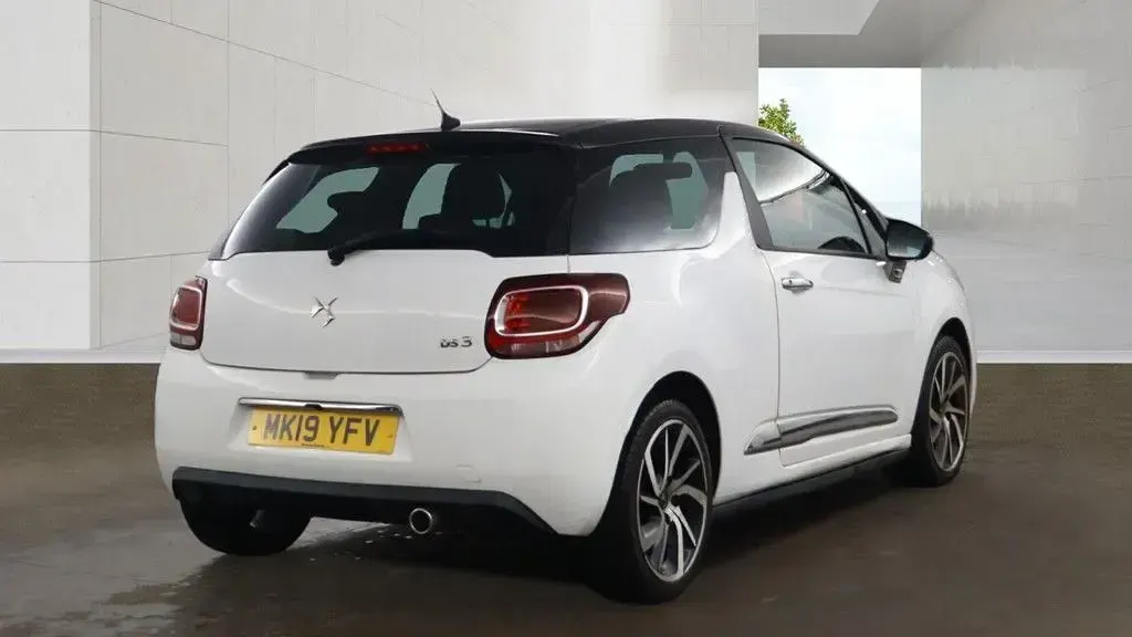 Used DS Automobiles DS3 Connected Chic 2019 White Hatchback