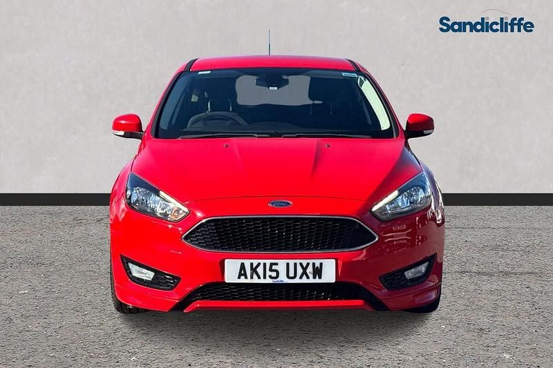 Used Ford Focus Zetec 125 HP (91 kW) 2015 Red Hatchback