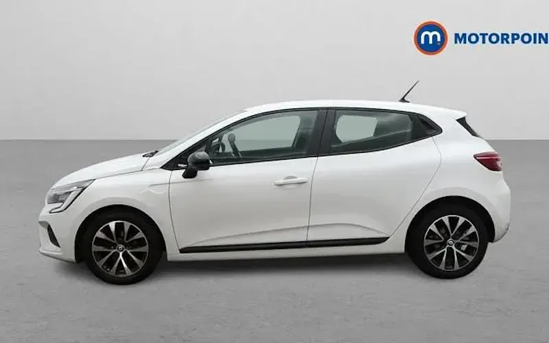 Used Renault Clio Evolution 90 HP (66 kW) 2023 White Hatchback