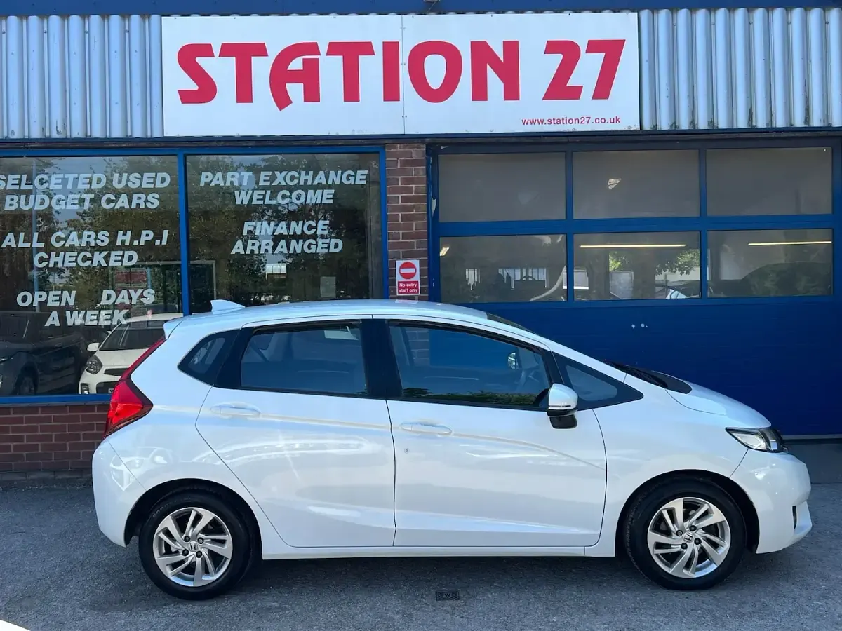 Used Honda Jazz SE 102 HP (75 kW) 2016 White Hatchback