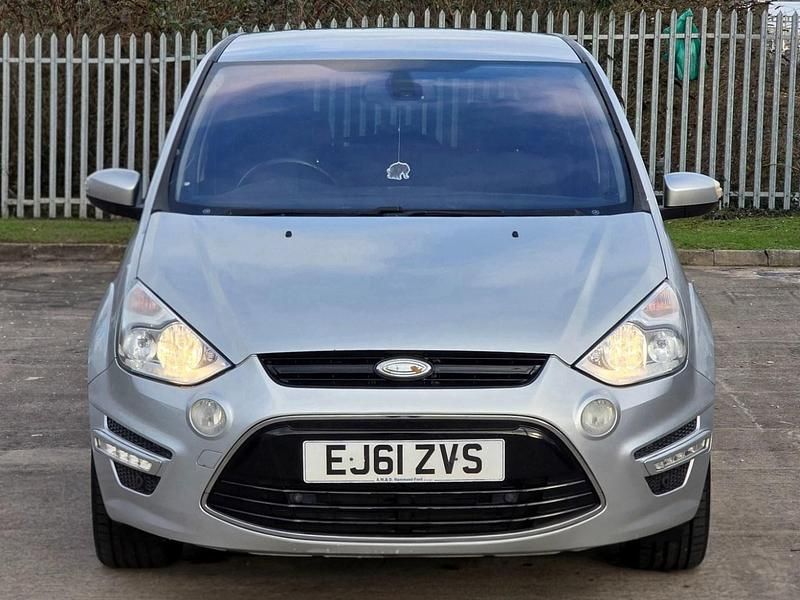 Begagnad Ford S-MAX Titanium 140 HK (102 kW) 2011 Silver Minibuss