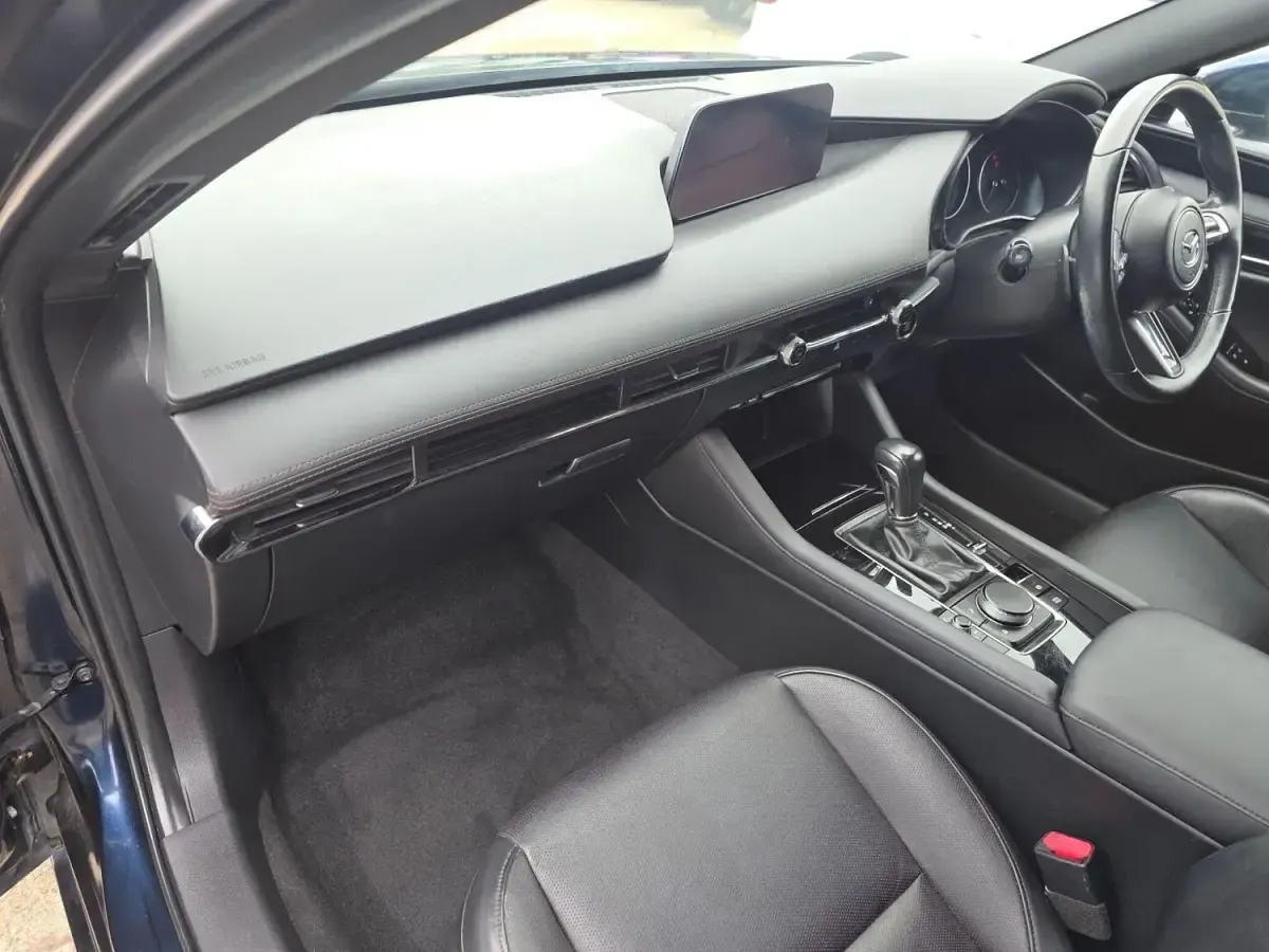Używany Mazda 3 Inclusive 180 KM (132 kW) 2021 Niebieski Hatchback