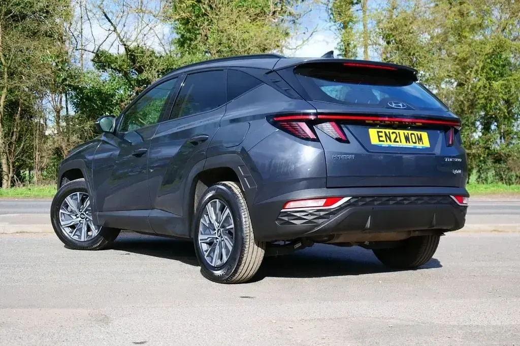 Usado Hyundai Tucson SE 230 CV (169 kW) 2021 Gris SUV