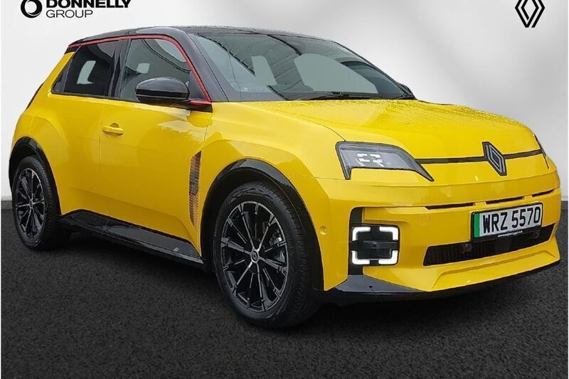 Additional twotone metallic pop yellow with bla Used 2025 Renault R5 Iconic Hatchback | £27,990 (Fair price) - Image 1/4