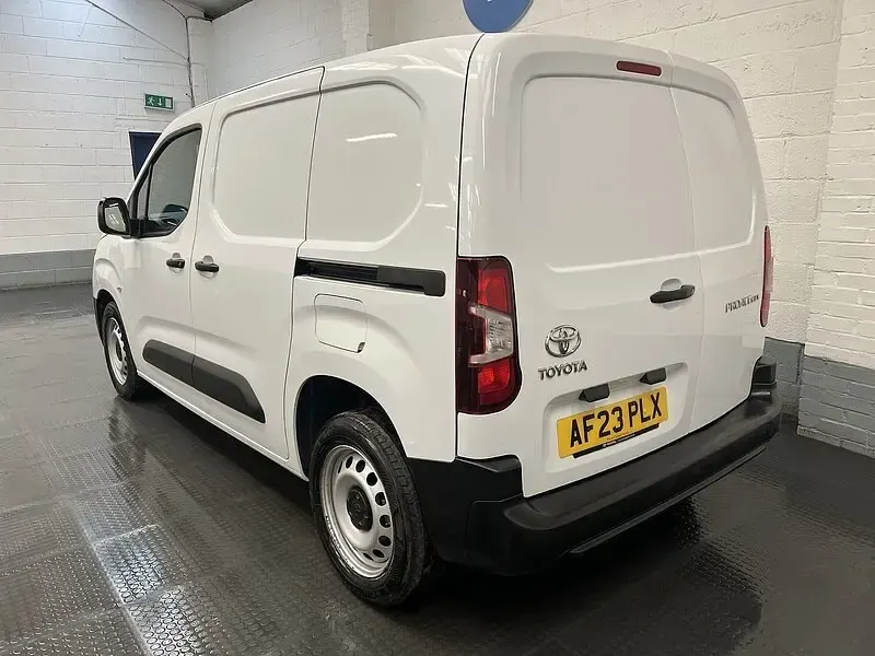 Used Toyota Proace Active 120 HP (88 kW) 2023 White MPV