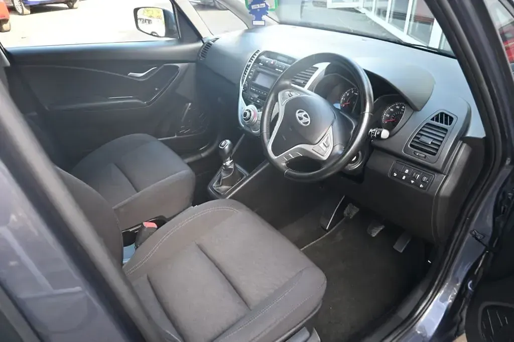Used Hyundai ix20 SE 90 HP (66 kW) 2016 Grey Hatchback