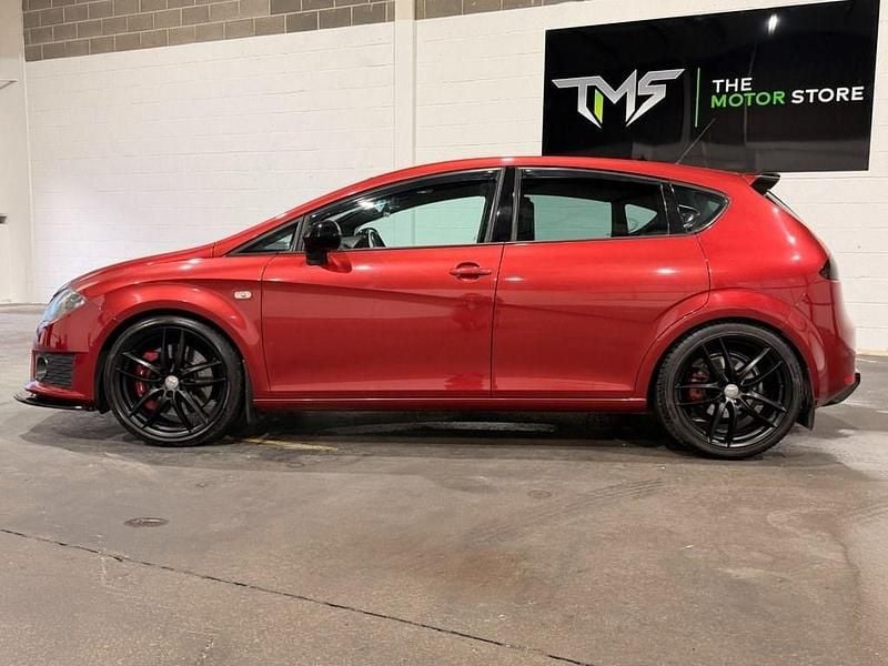 Used Seat Leon CUPRA 265 HP (194 kW) 2011 Red Hatchback