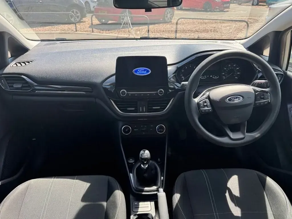 Usado Ford Fiesta Trend 95 CV (69 kW) 2020 Blanco Utilitario