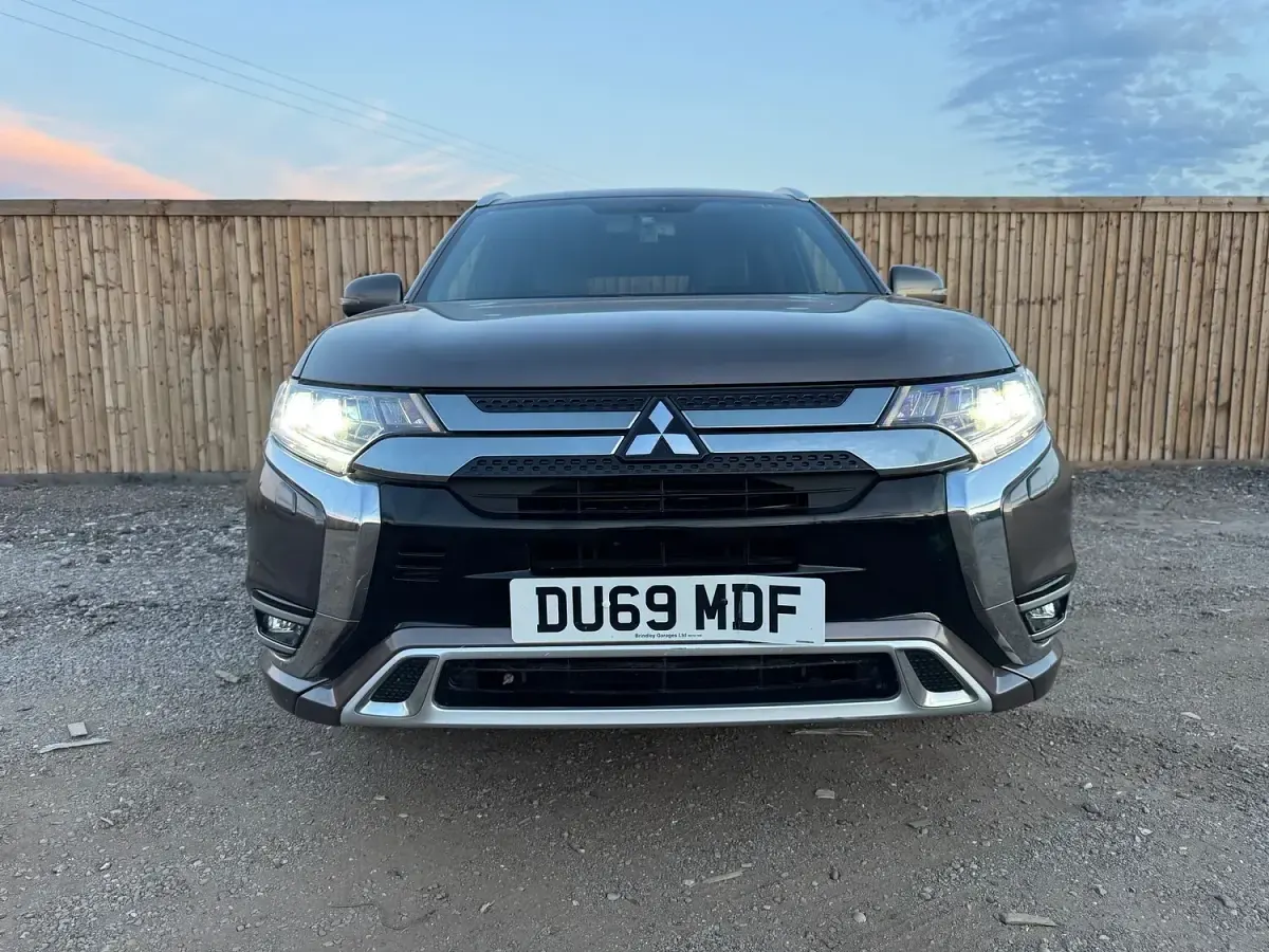 Used Mitsubishi Outlander P-HEV 209 HP (153 kW) 2019 Brown Estate