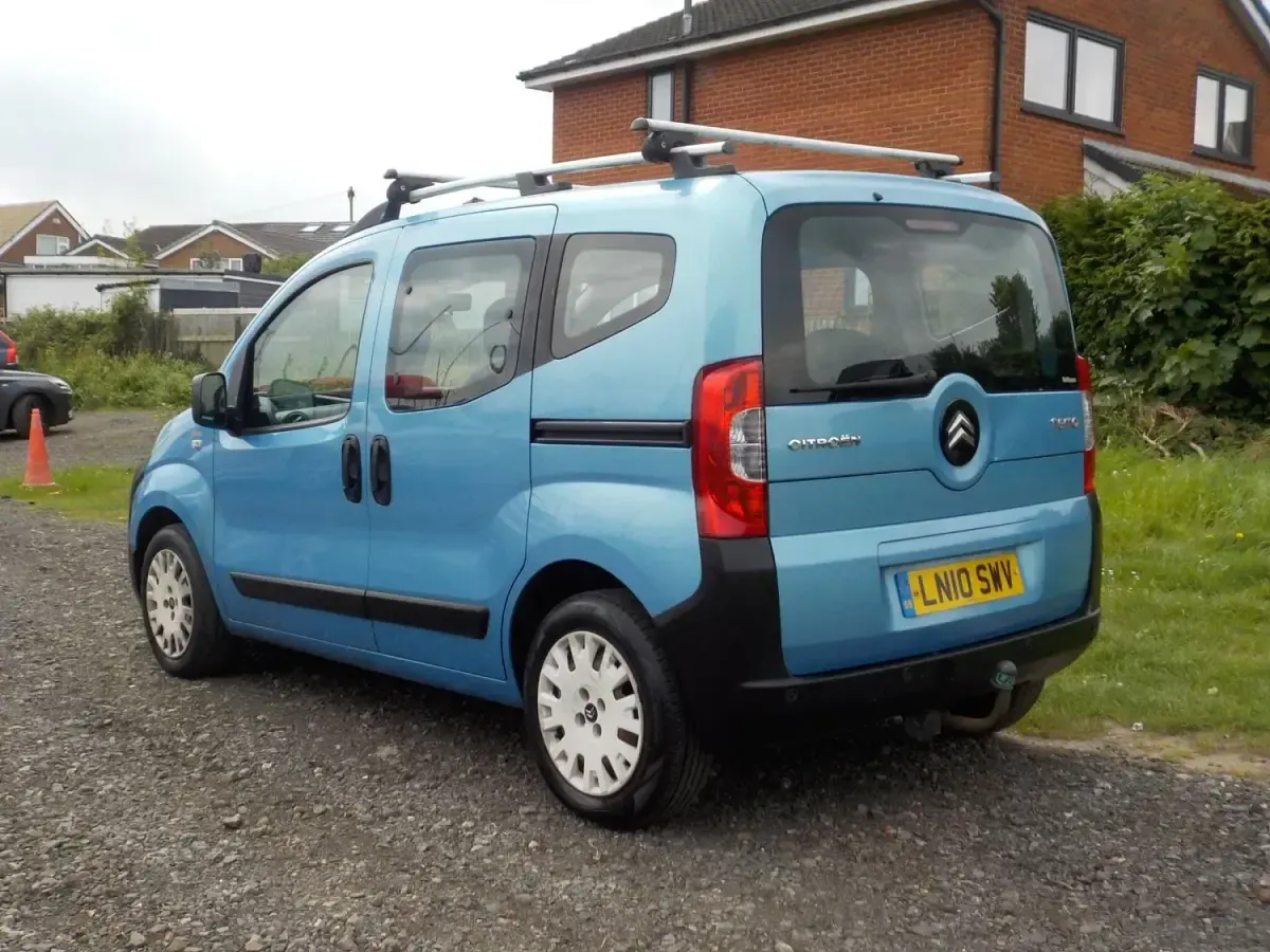 Używany Citroën Nemo 70 KM (51 kW) 2010 Niebieski Minivan