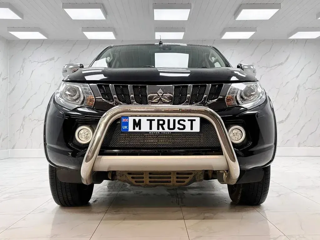 Used Mitsubishi L200 178 HP (130 kW) 2019 Black Pickup