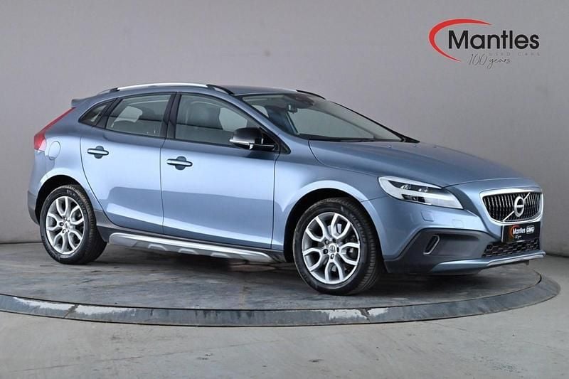 Used Volvo V40 Pro 152 HP (111 kW) 2017 Blue Hatchback
